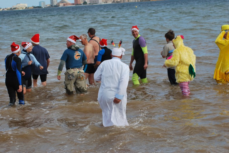 Weihnachtsschwimmen für einen guten Zweck